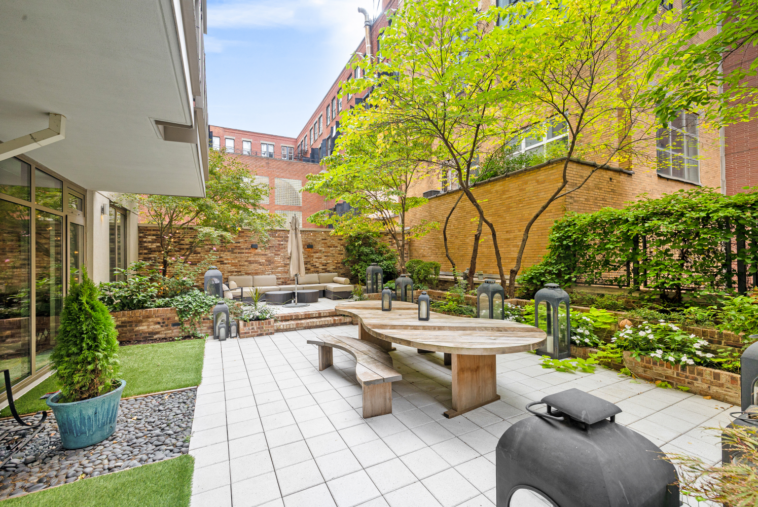 124 West 23rd Street 2A, Chelsea, Downtown, NYC - 4 Bedrooms  
3.5 Bathrooms  
6 Rooms - 