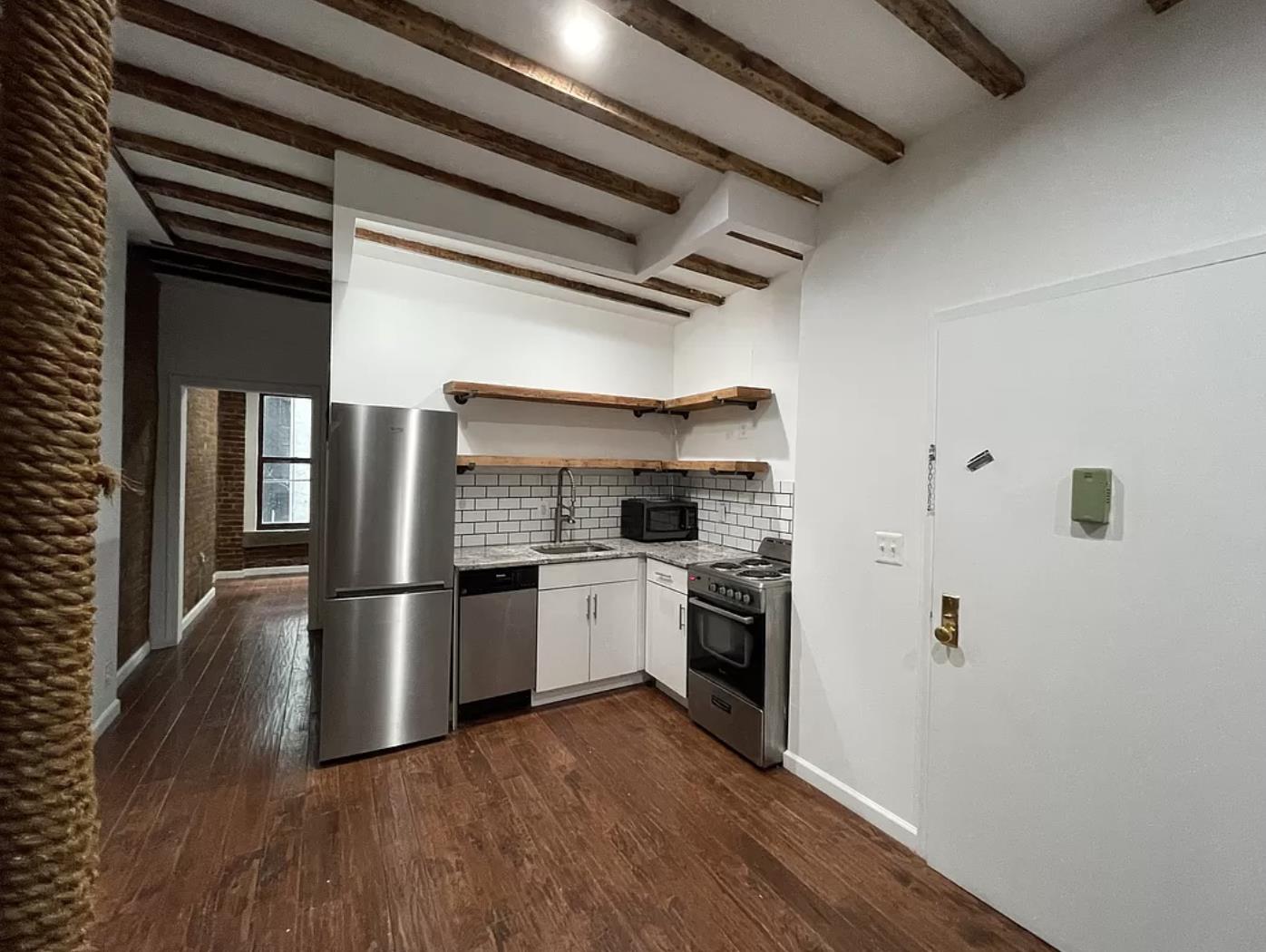 223 Madison Street 7, Lower East Side, Downtown, NYC - 1 Bedrooms  
1.5 Bathrooms  
4 Rooms - 