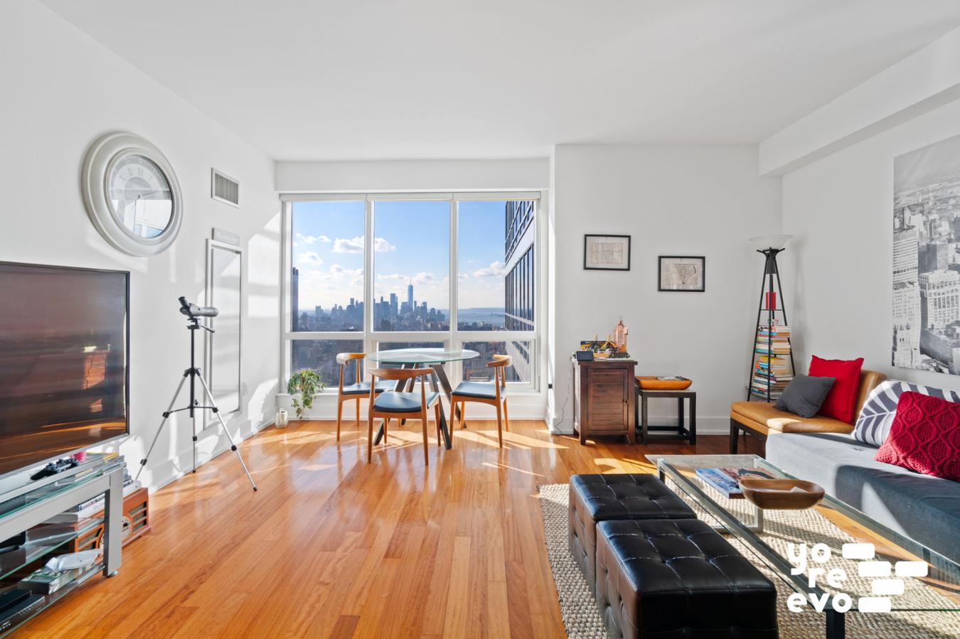 350 West 42nd Street 56F, Chelsea And Clinton, Downtown, NYC - 1 Bedrooms  
1 Bathrooms  
3 Rooms - 