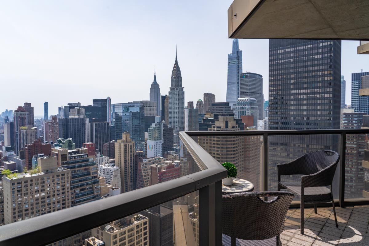 100 United Nations Plaza Ph-49A, Turtle Bay, Midtown East, NYC - 2 Bedrooms  
2.5 Bathrooms  
5 Rooms - 