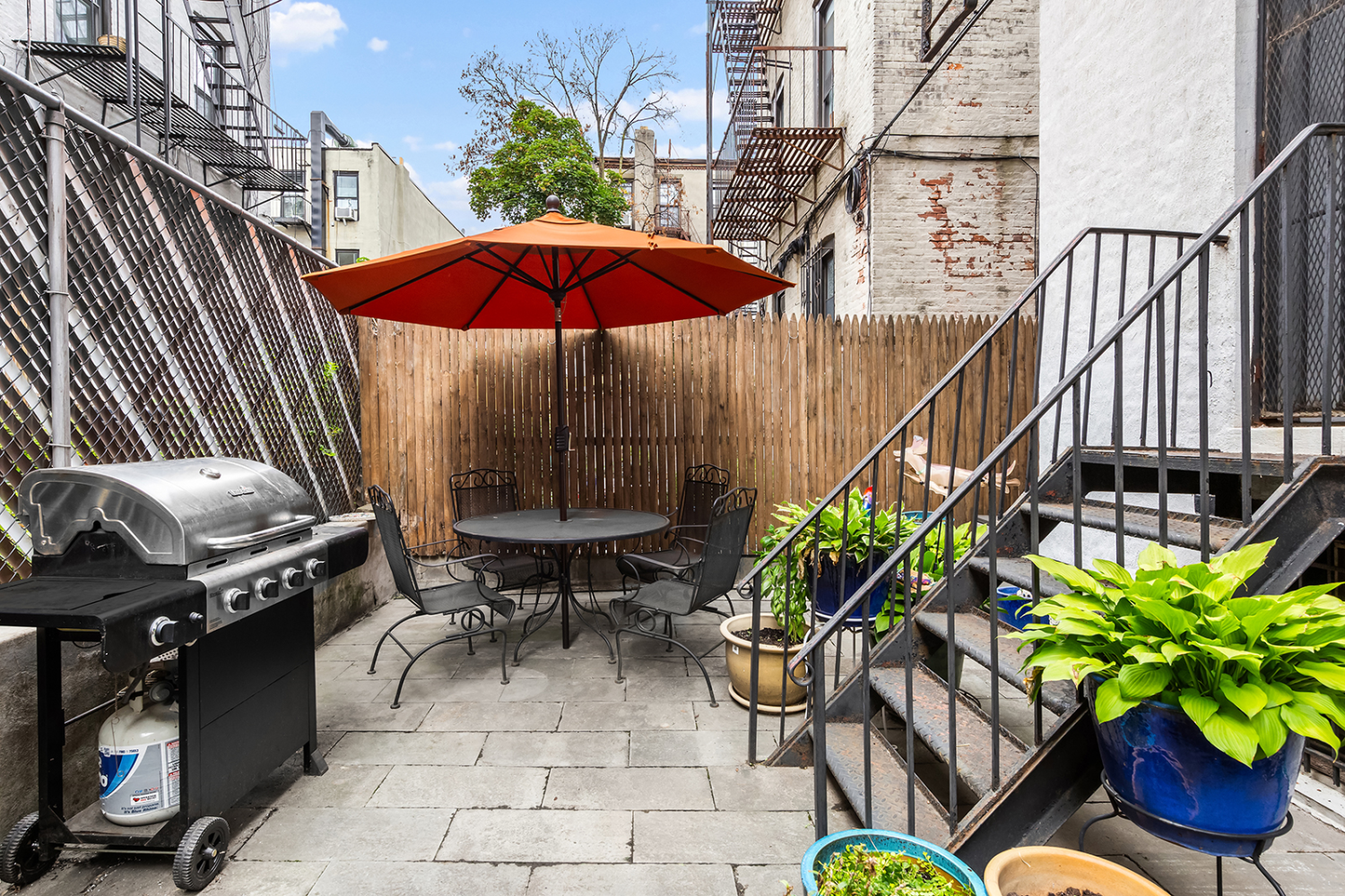 16 Lincoln Place 1B, Park Slope, Brooklyn, New York - 3 Bedrooms  
1.5 Bathrooms  
5 Rooms - 