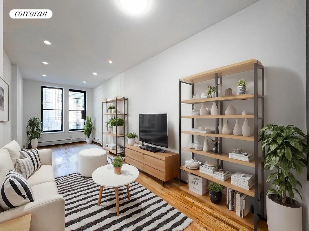 310 West 116th Street 1B, South Harlem, Upper Manhattan, NYC - 2 Bedrooms  
1 Bathrooms  
4 Rooms - 