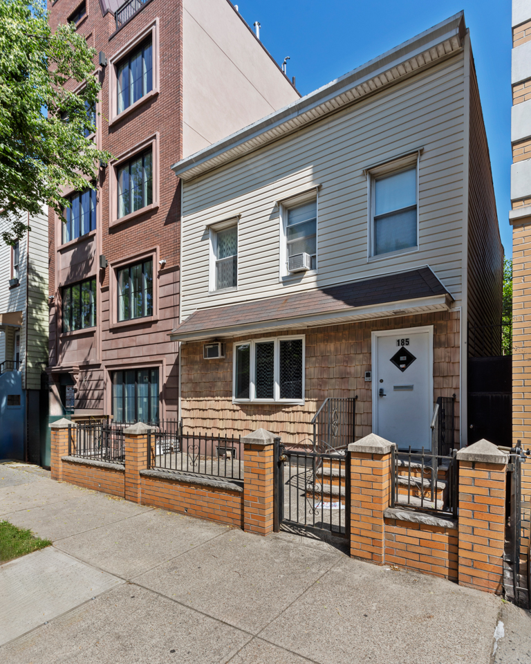 185 Devoe Street Building, Williamsburg, Brooklyn, New York - 4 Bedrooms  
3 Bathrooms  
10 Rooms - 