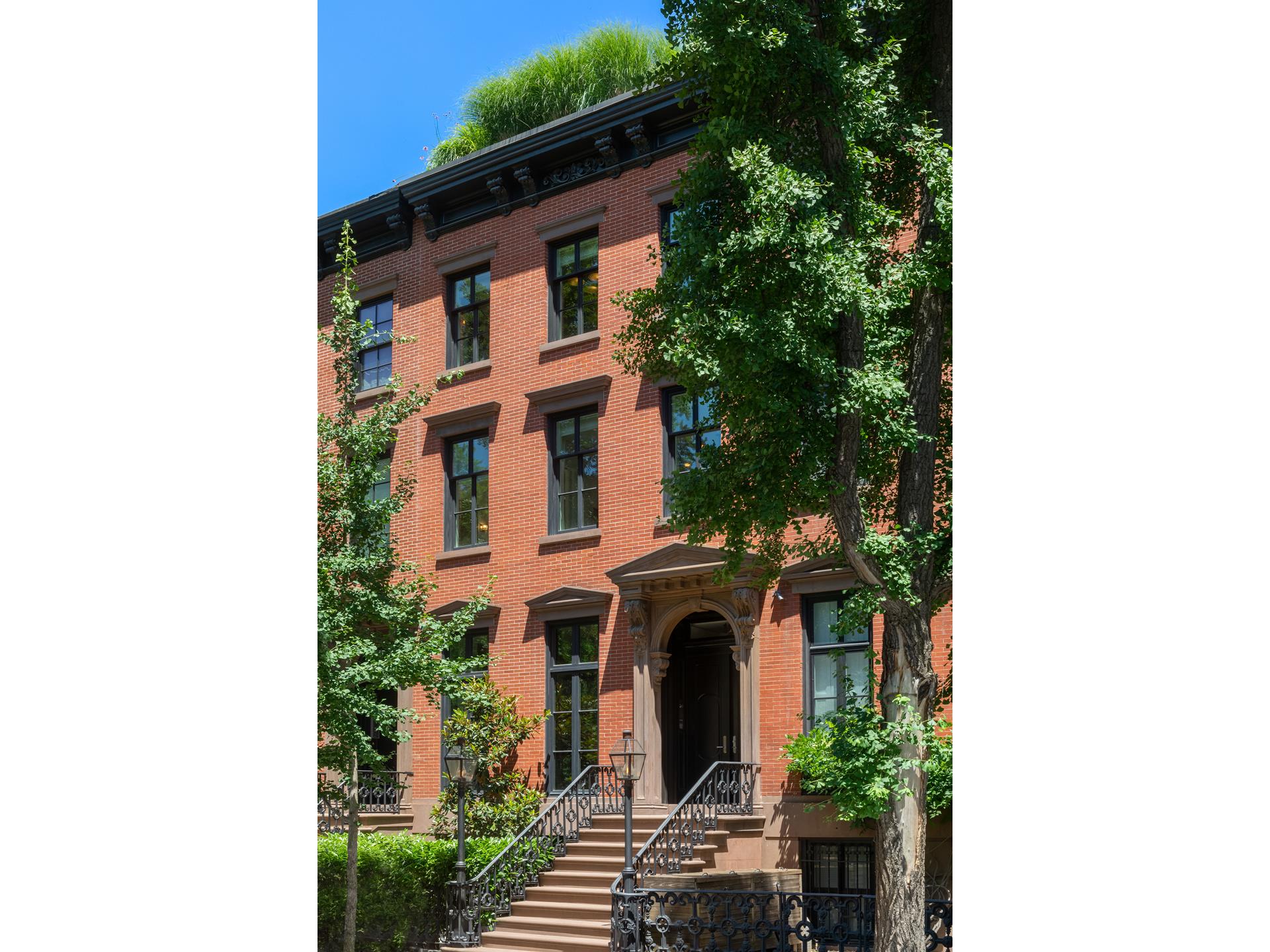 11 St Lukes Place, West Village, Downtown, NYC - 6 Bedrooms  
6.5 Bathrooms  
12 Rooms - 