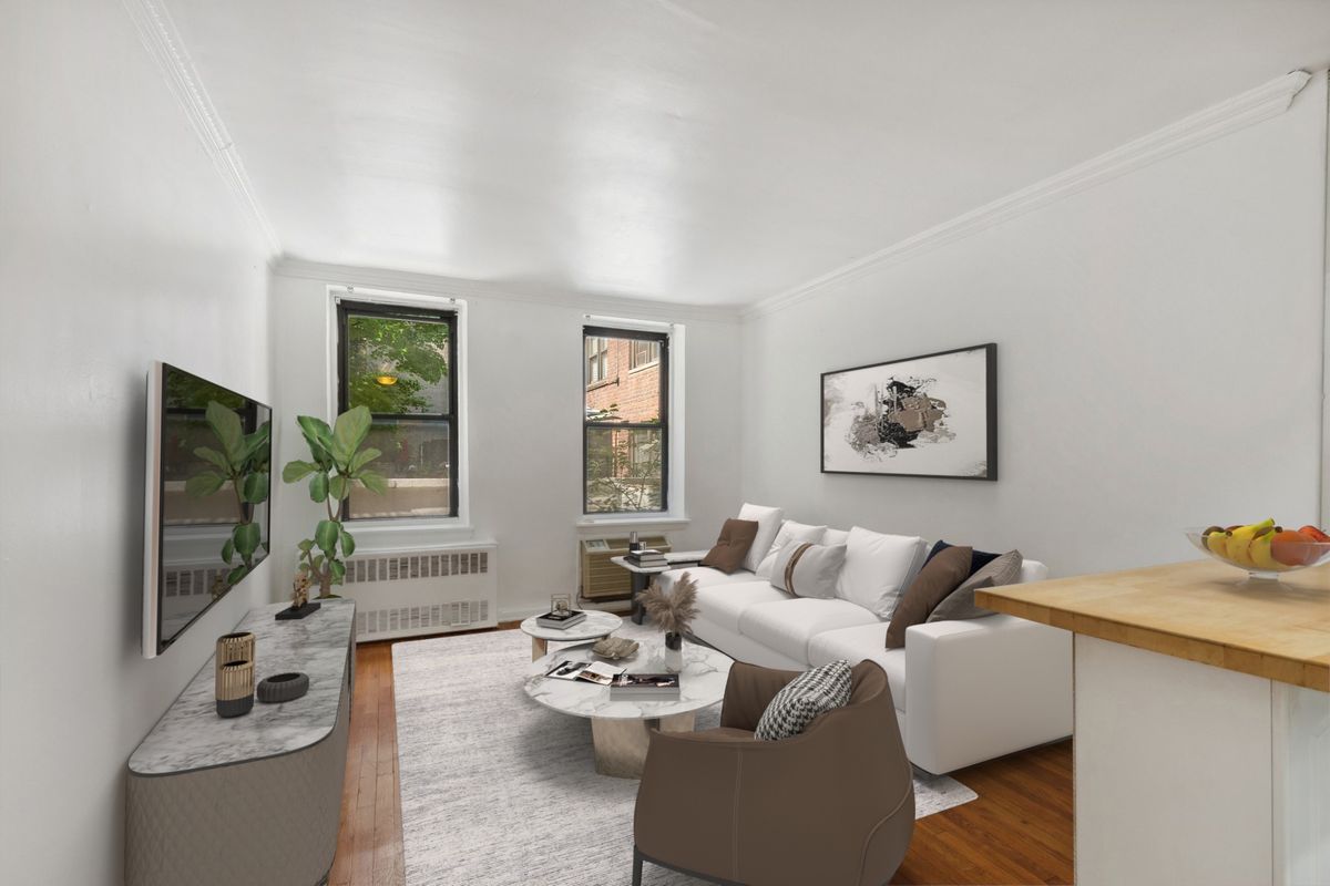 649 2nd Avenue 2B, Murray Hill, Midtown East, NYC - 1 Bedrooms  
1 Bathrooms  
3 Rooms - 