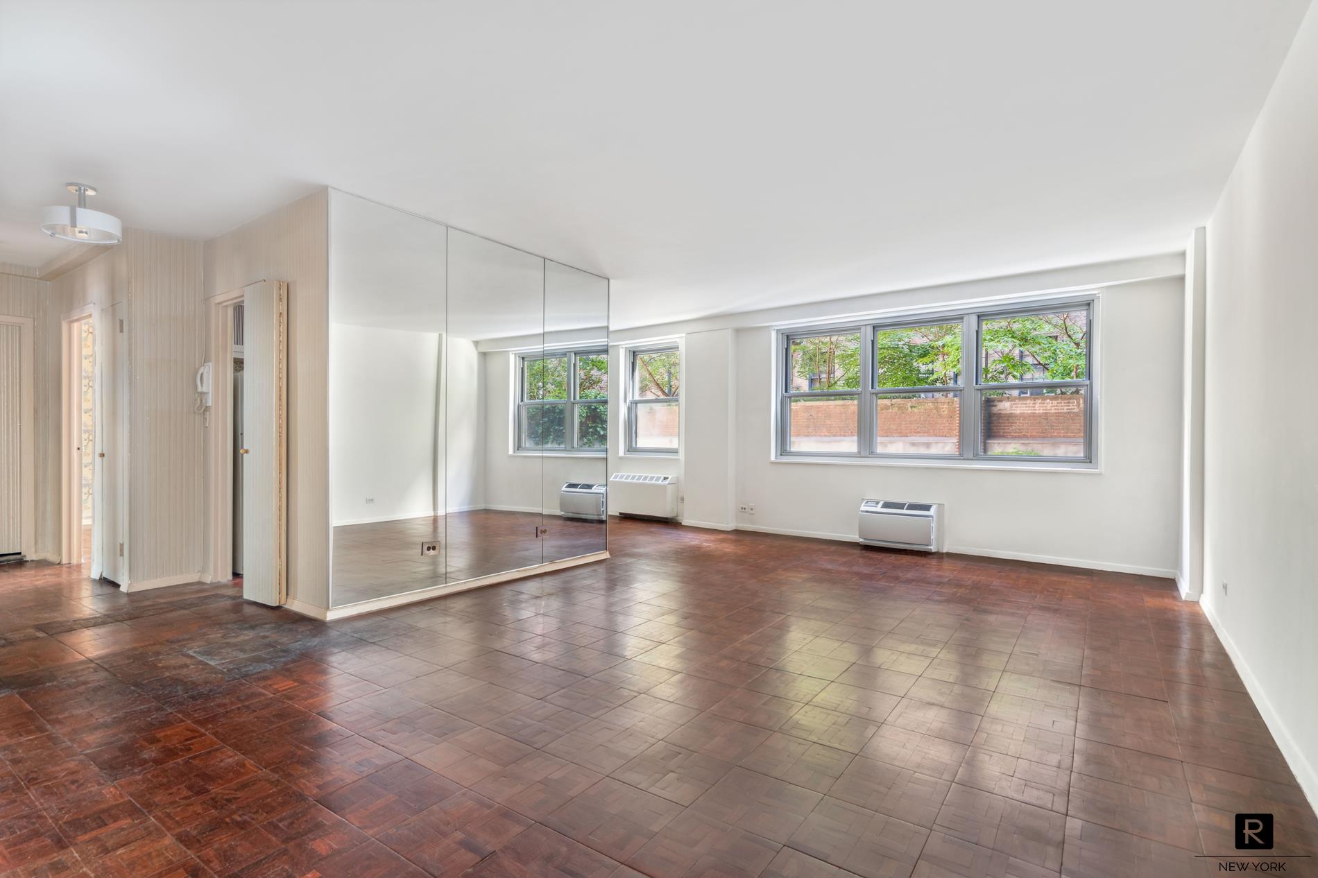 433 East 56th Street 1-B, Sutton Place, Midtown East, NYC - 1 Bedrooms  
1 Bathrooms  
4 Rooms - 