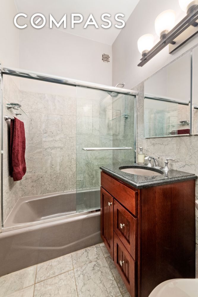 345 East 54th Street E, Sutton Place, Midtown East, NYC - 1 Bedrooms  
1 Bathrooms  
3 Rooms - 