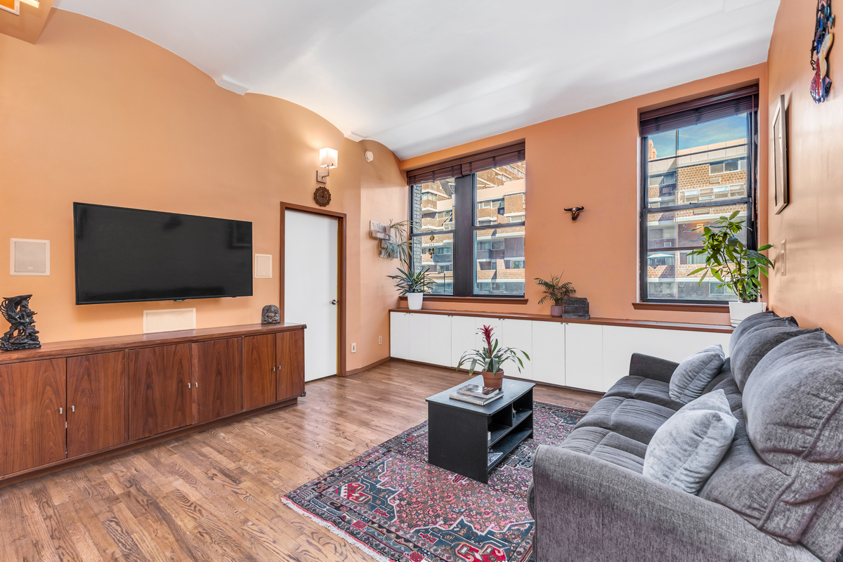 312 East 23rd Street 6A, Gramercy Park, Downtown, NYC - 2 Bedrooms  
2 Bathrooms  
4 Rooms - 