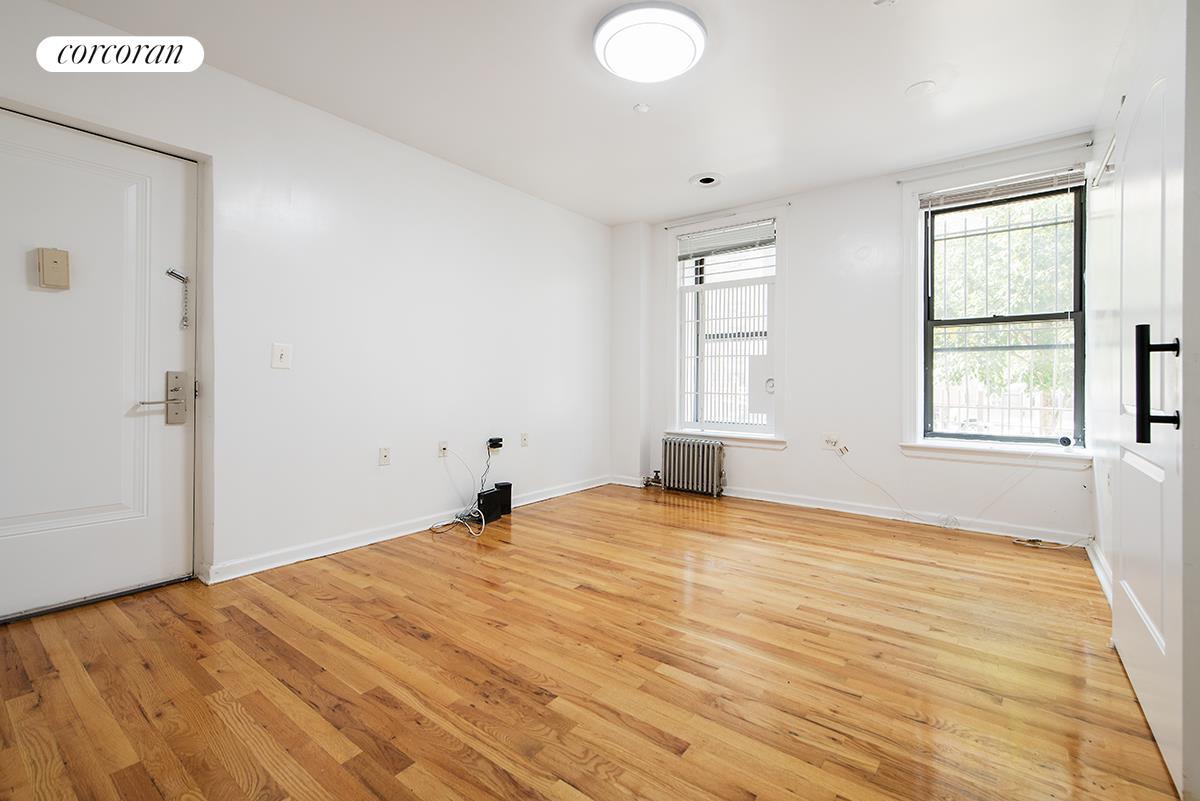 537 West 133rd Street 1, Manhattanville, Upper Manhattan, NYC - 1 Bedrooms  
1 Bathrooms  
3 Rooms - 