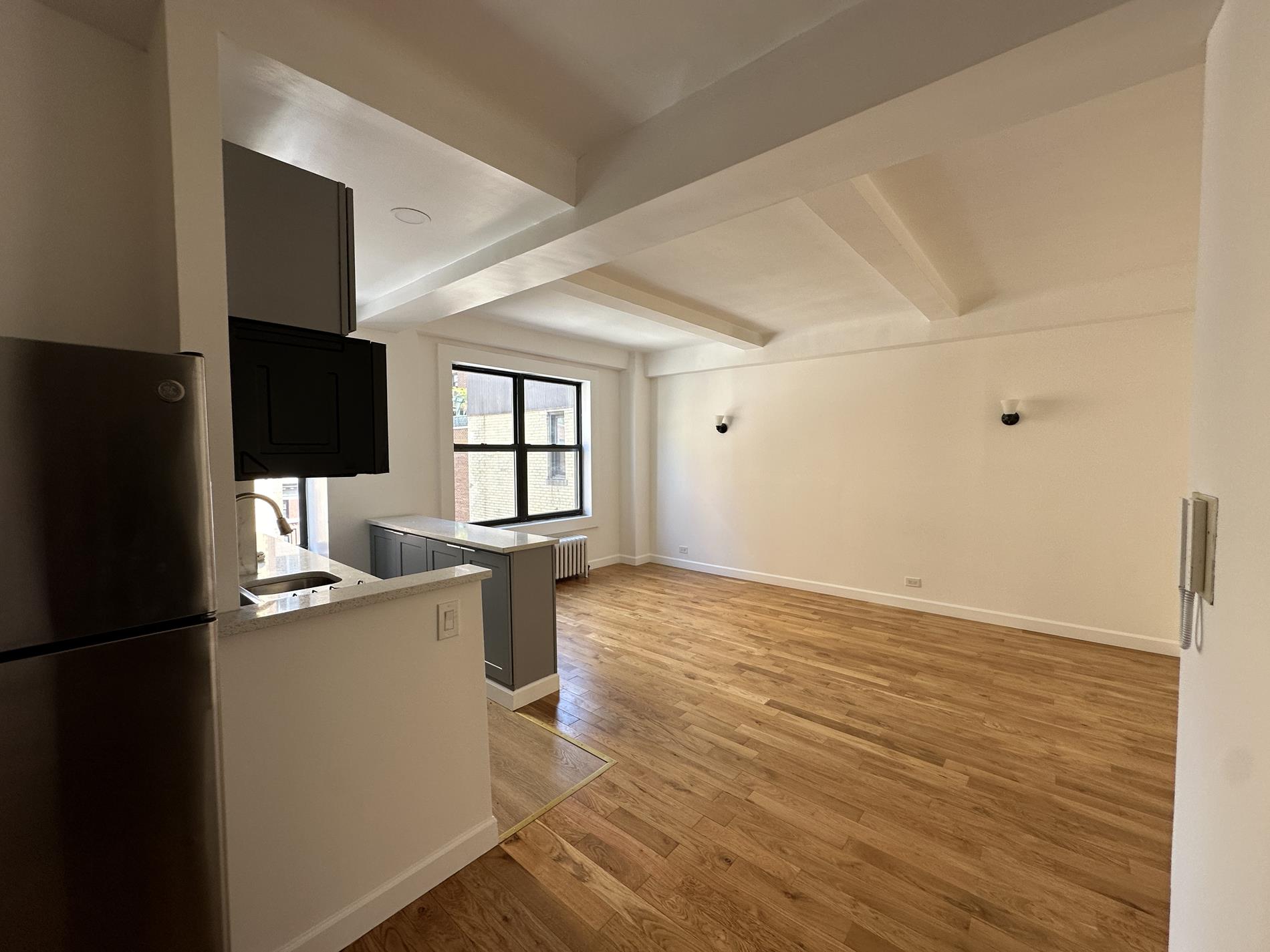 Photo 1 of 201 East 35th Street 9-Kj, Midtown East, NYC, $5,800, Web #: 1086863915