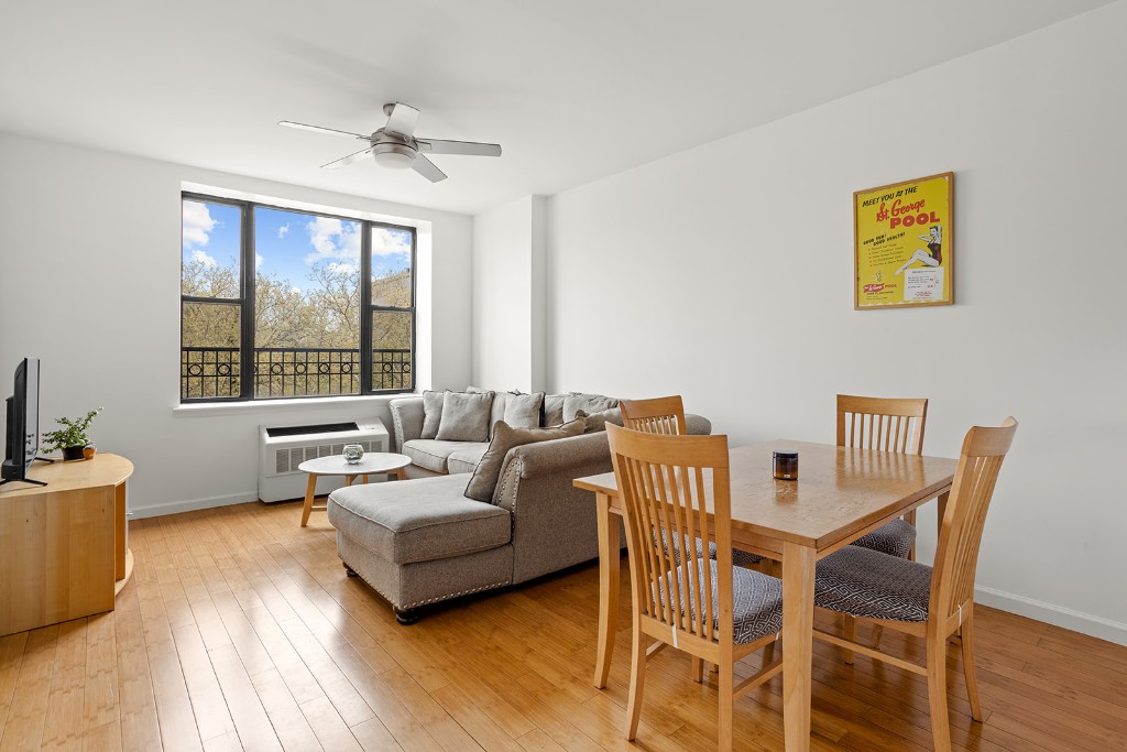 504 West 136th Street 5B, Hamilton Heights, Upper Manhattan, NYC - 2 Bedrooms  
2 Bathrooms  
3 Rooms - 