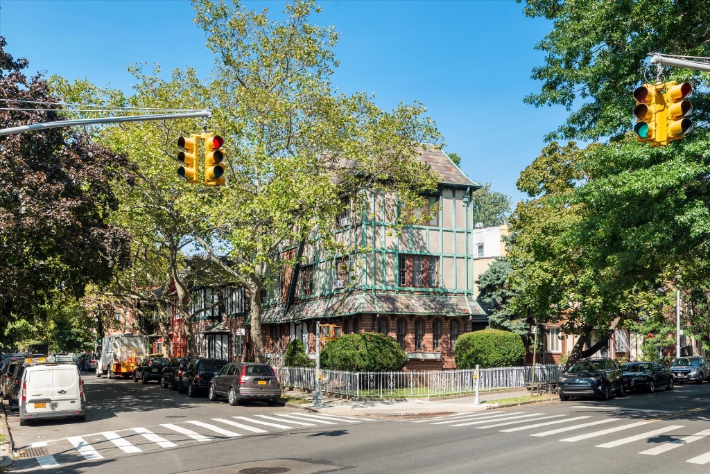 499 East 23rd Street, Ditmas Park, Brooklyn, New York - 6 Bedrooms  
3 Bathrooms  
14 Rooms - 