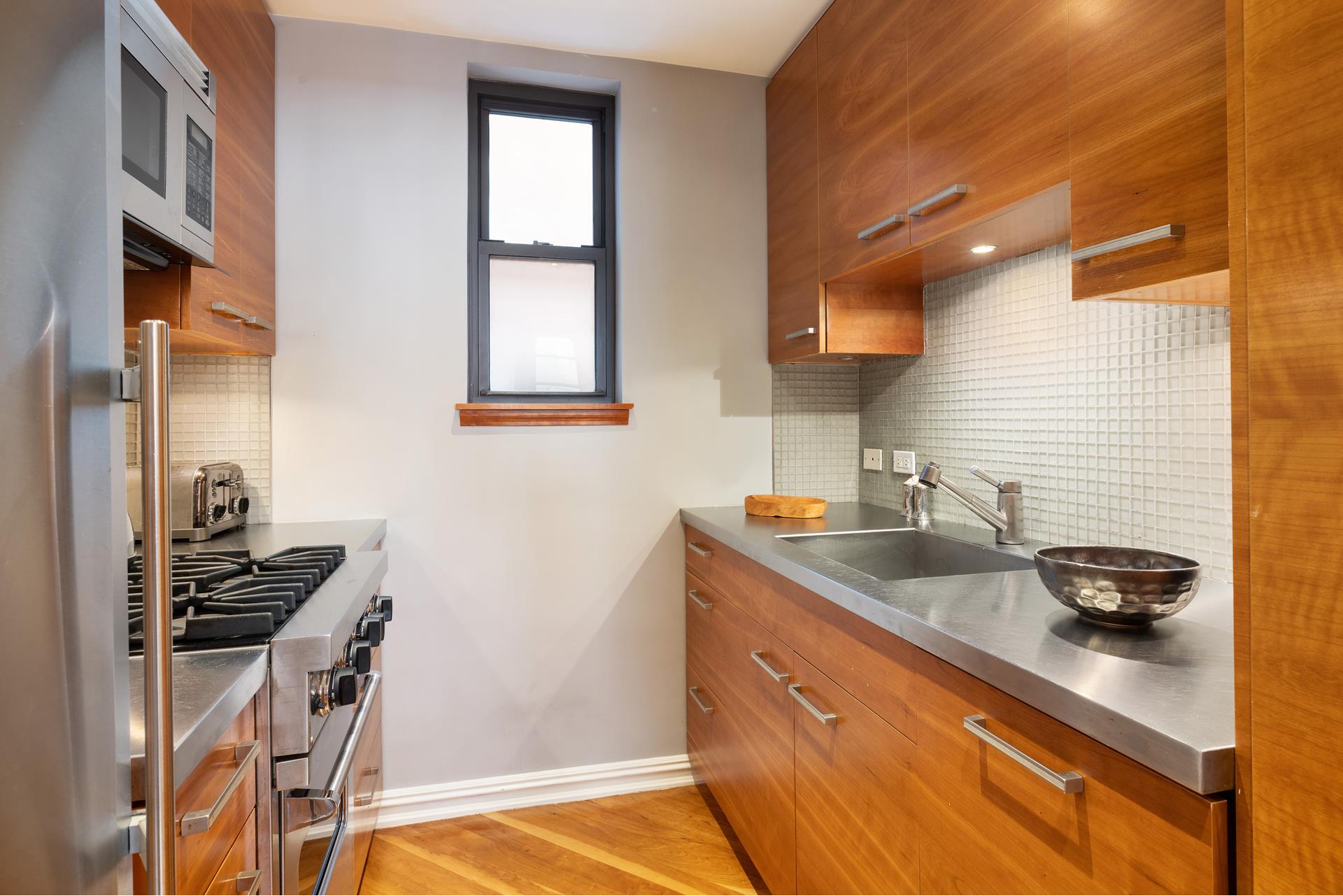 Photo 1 of 18 West 70th Street 3A, Upper West Side, NYC, $1,500,000, Web #: 1086918167