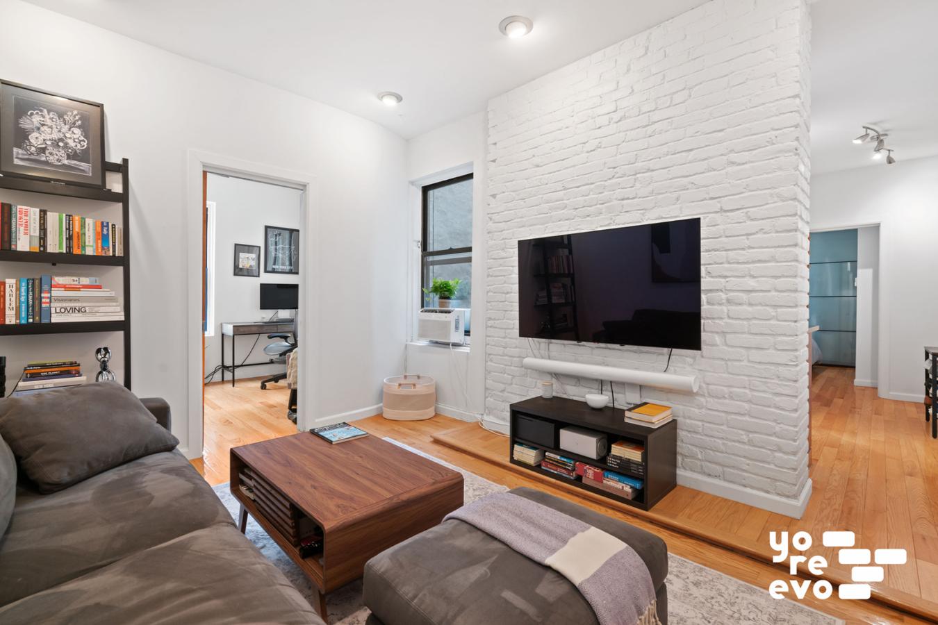 309 East Houston Street 3C, Lower East Side, Downtown, NYC - 2 Bedrooms  
1 Bathrooms  
4 Rooms - 