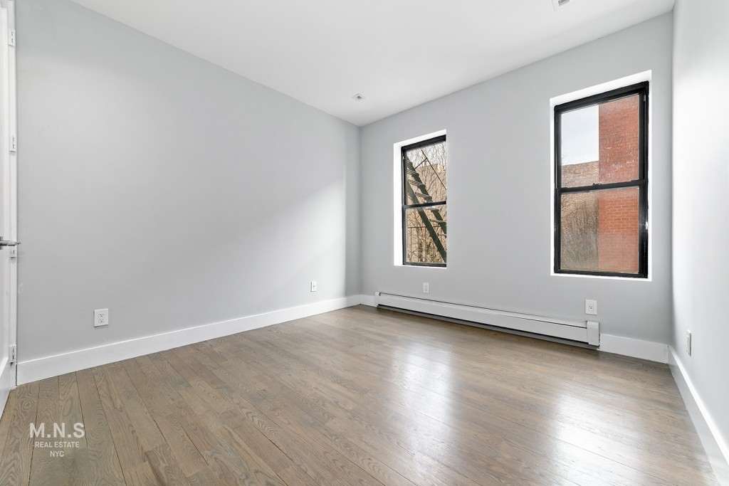 East 117th Street 5-P, East Harlem, Upper Manhattan, NYC - 3 Bedrooms  
1 Bathrooms  
5 Rooms - 