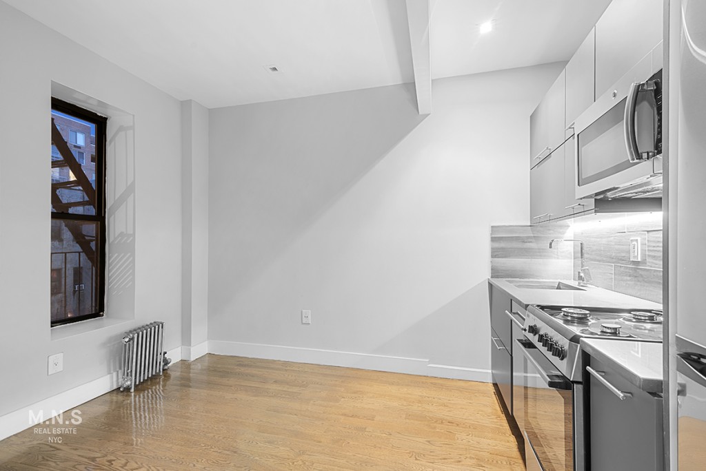 235 East 117th Street 6-B, East Harlem, Upper Manhattan, NYC - 1 Bedrooms  
1 Bathrooms  
3 Rooms - 