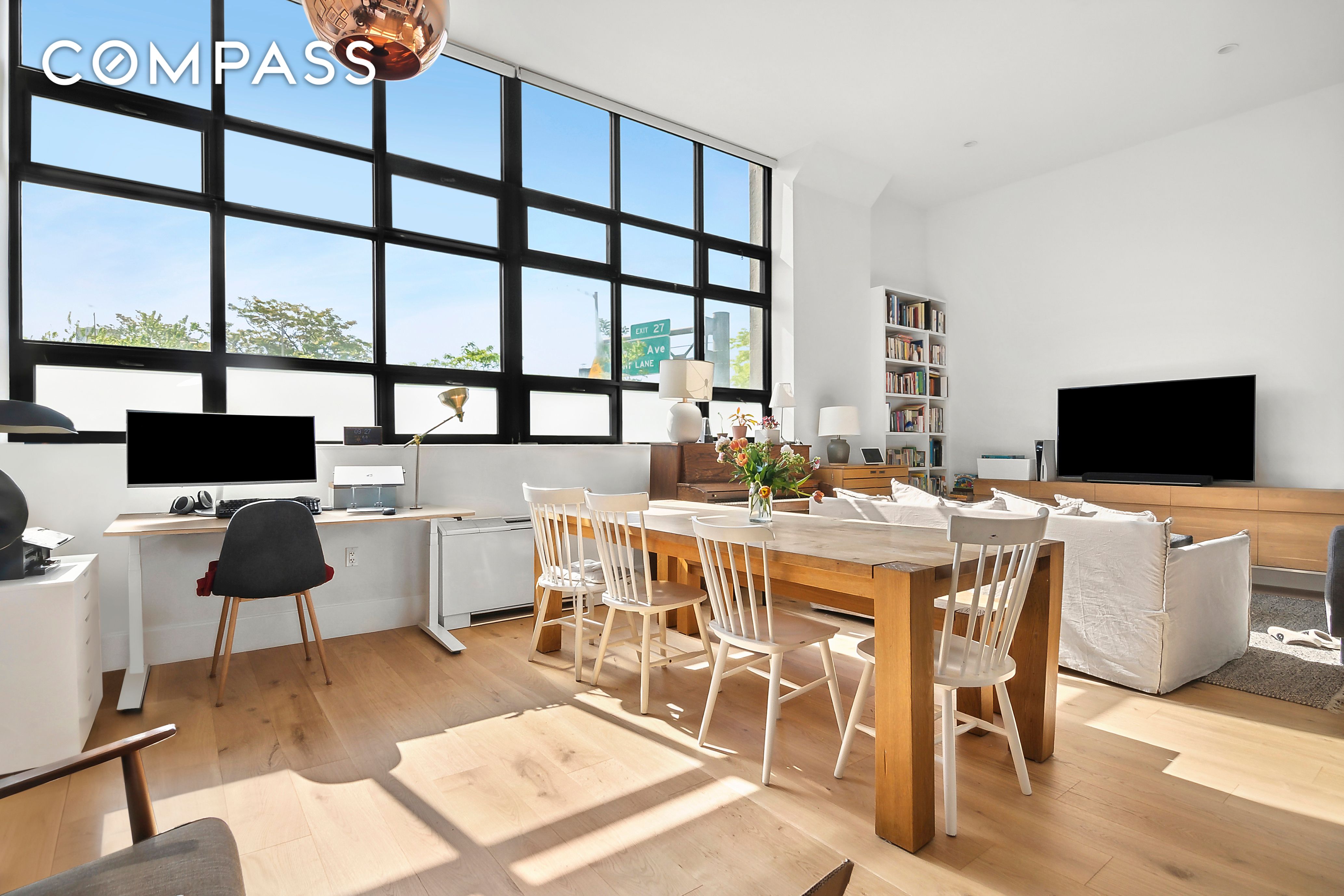 360 Furman Street 305, Brooklyn Heights, Brooklyn, New York - 2 Bedrooms  
2 Bathrooms  
4 Rooms - 