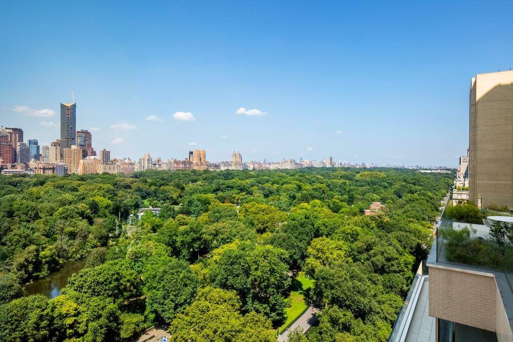 781 Fifth Avenue 18th Floor, Lenox Hill, Upper East Side, NYC - 6 Bedrooms  
7.5 Bathrooms  
15 Rooms - 