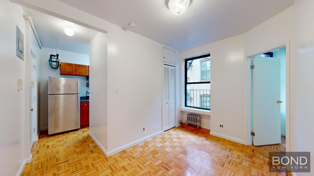 369 Broome Street 27/28, Lower East Side/Chinatown, Downtown, NYC - 4 Bedrooms  
2 Bathrooms  
6 Rooms - 