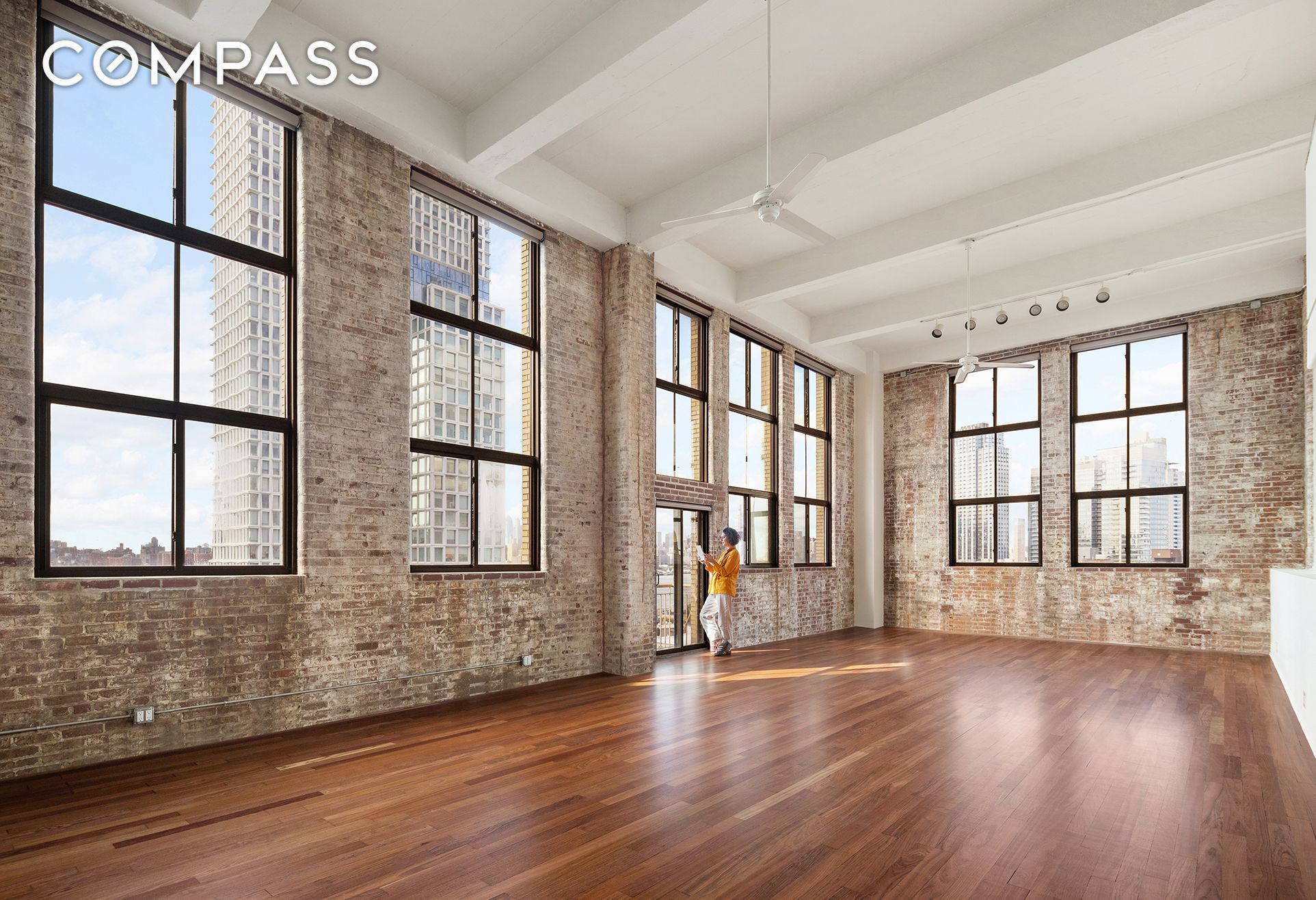 330 Wythe Avenue 5J, Williamsburg, Brooklyn, New York - 2 Bedrooms  
2 Bathrooms  
4 Rooms - 