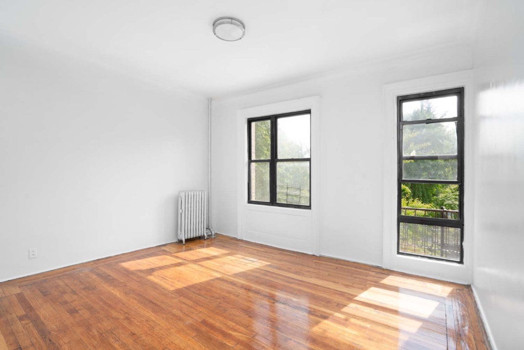 207 Central Park 3F, Harlem, Upper Manhattan, NYC - 4 Bedrooms  
1.5 Bathrooms  
9 Rooms - 