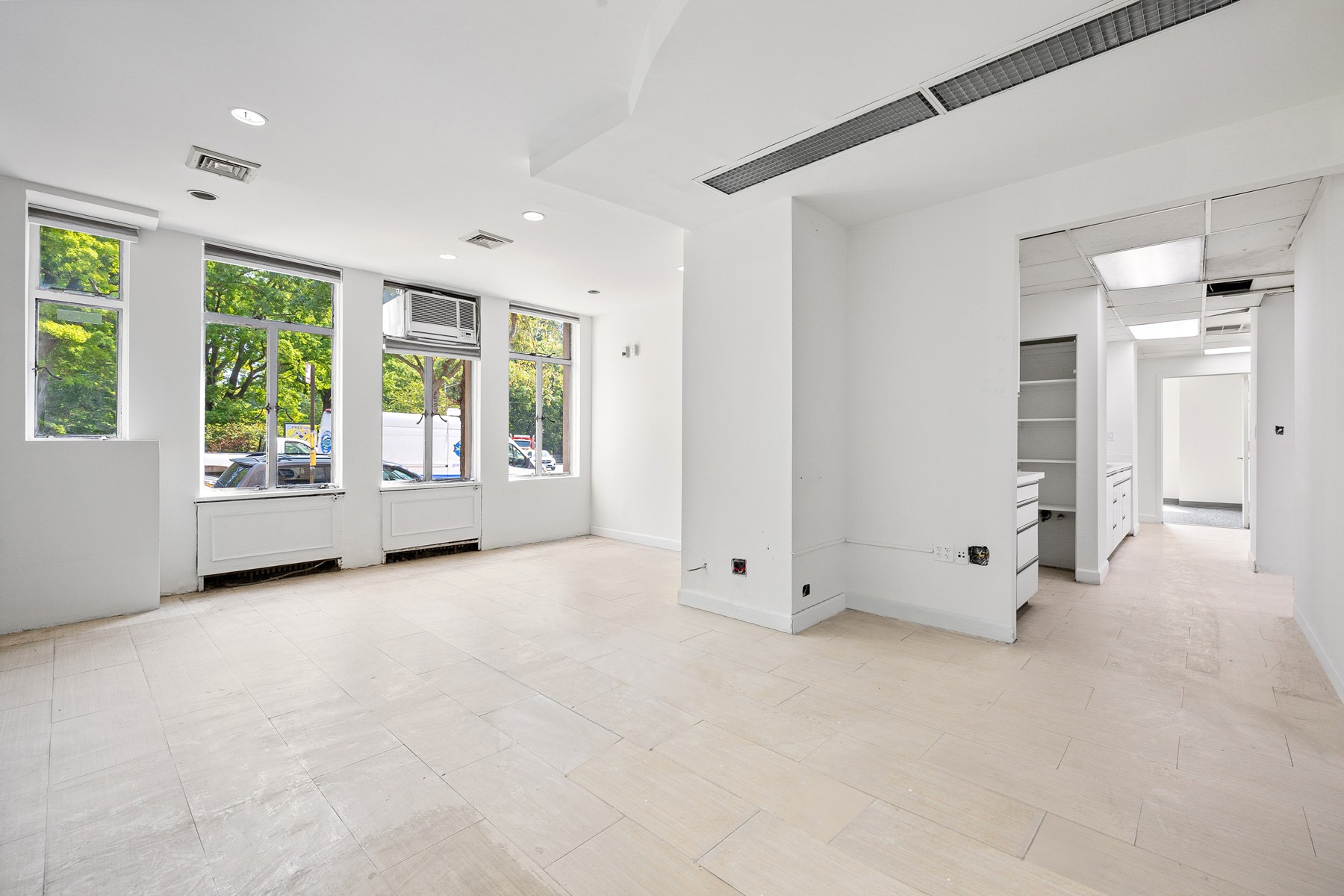 211 Central Park 1D, Upper West Side, Upper West Side, NYC - 6 Bedrooms  
2 Bathrooms  
11 Rooms - 