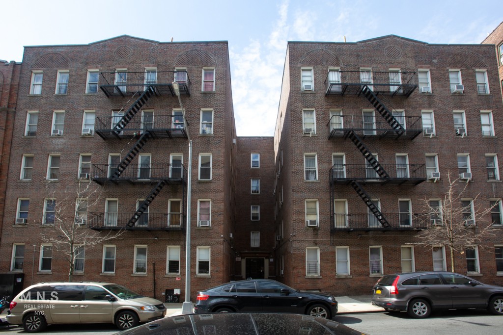 514 West 213th Street 5-G, Inwood, Upper Manhattan, NYC - 2 Bedrooms  
1 Bathrooms  
4 Rooms - 