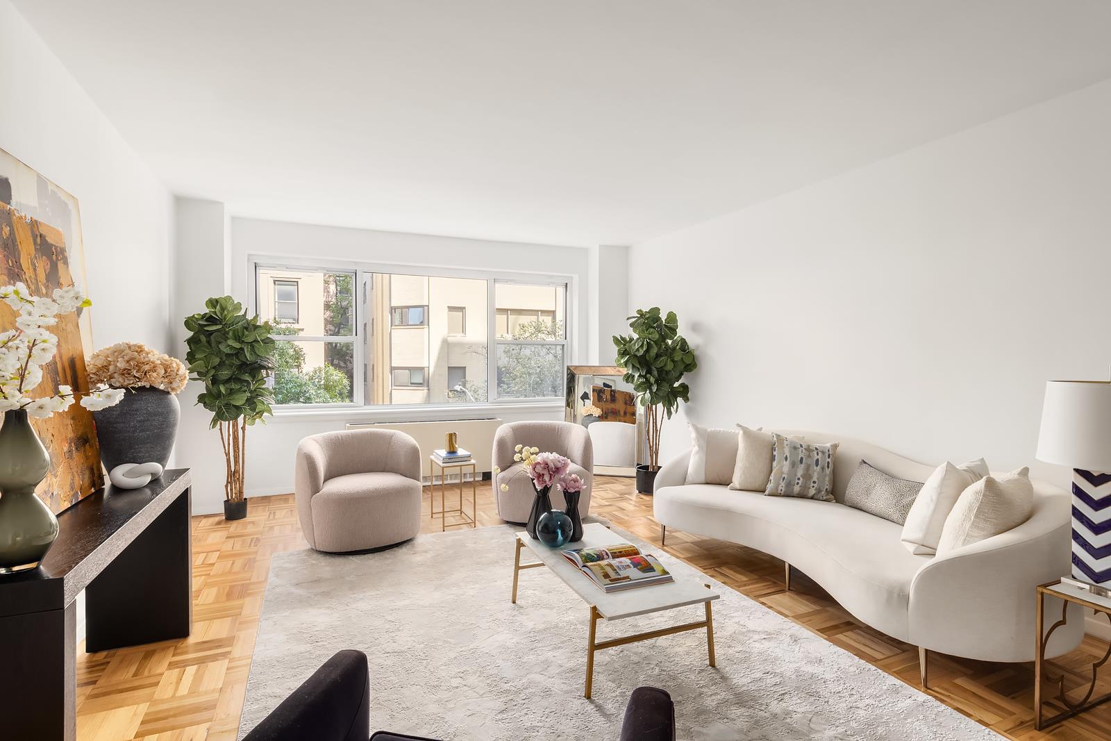 8 East 83rd Street 4B, Upper East Side, Upper East Side, NYC - 3 Bedrooms  
3 Bathrooms  
6 Rooms - 