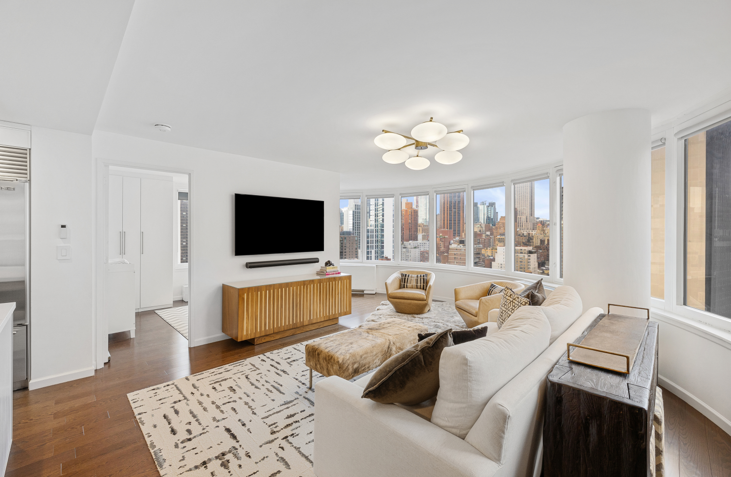 330 East 38th Street 26D, Murray Hill, Midtown East, NYC - 3 Bedrooms  
2 Bathrooms  
8 Rooms - 