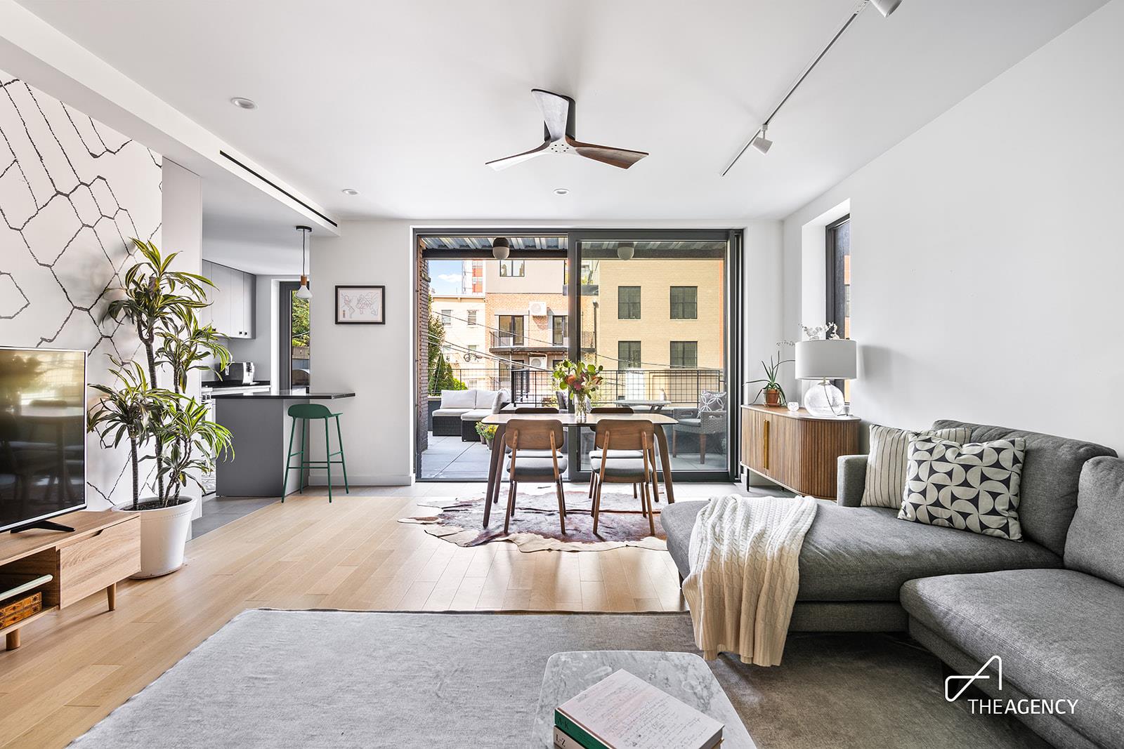 33 Conselyea Street 2, Williamsburg, Brooklyn, New York - 2 Bedrooms  
2 Bathrooms  
4 Rooms - 