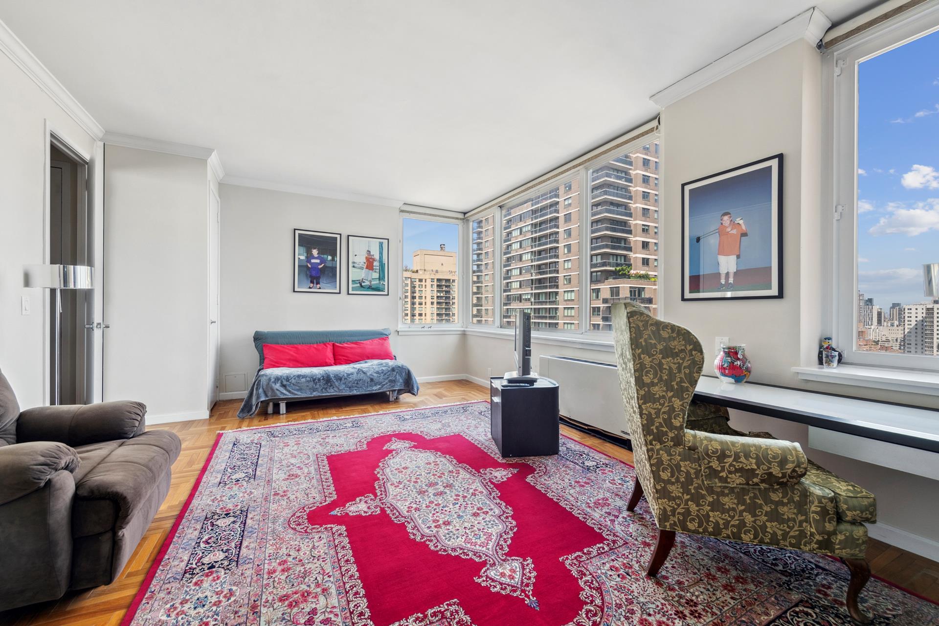 524 East 72nd Street 33Cde, Lenox Hill, Upper East Side, NYC - 4 Bedrooms  
3.5 Bathrooms  
7 Rooms - 