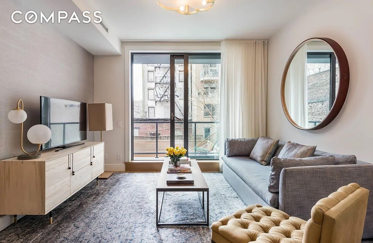 536 East 13th Street 4R, East Village, Downtown, NYC - 2 Bedrooms  
1 Bathrooms  
4 Rooms - 