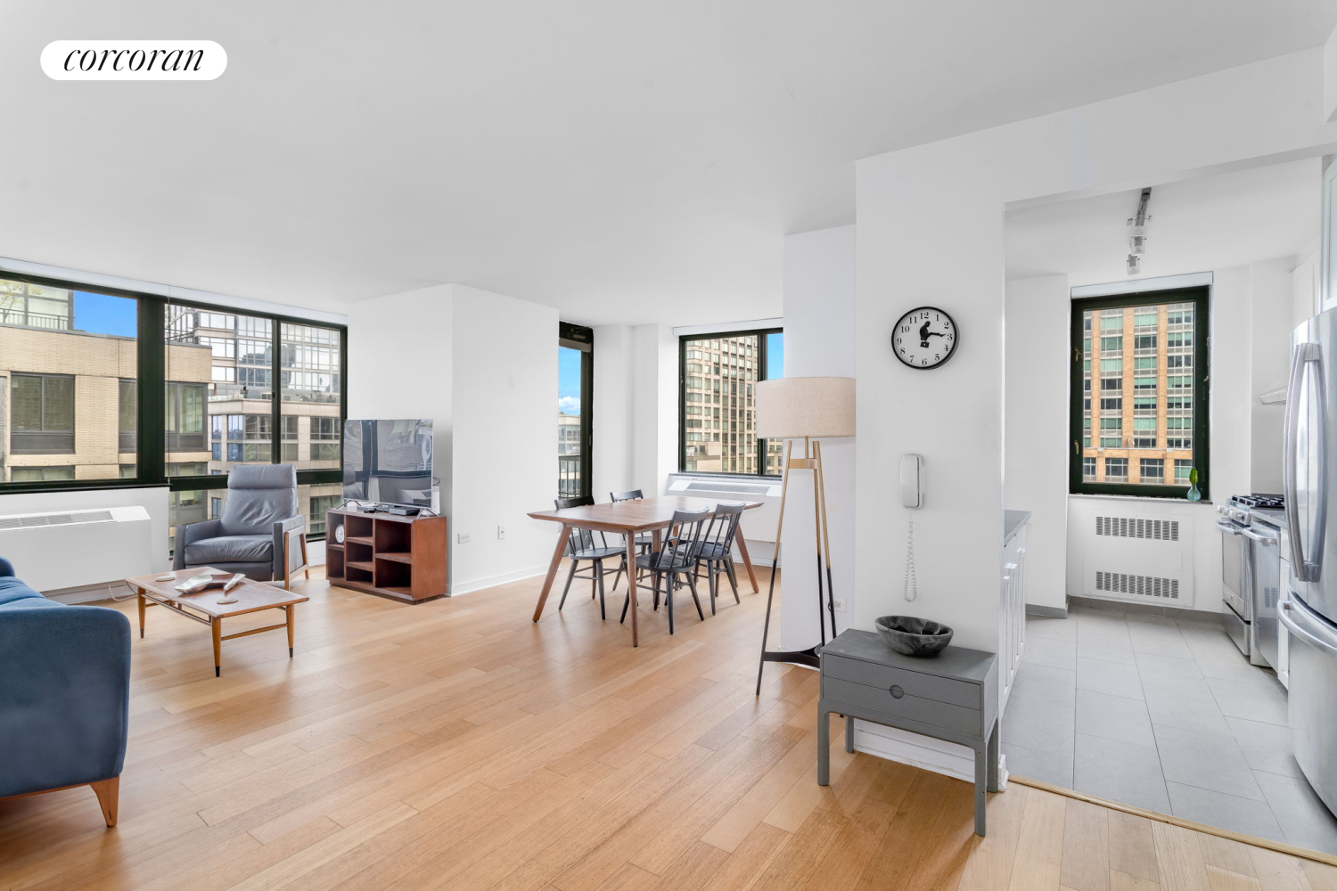 75 West End Avenue R16b, Lincoln Square, Upper West Side, NYC - 2 Bedrooms  
2 Bathrooms  
4 Rooms - 