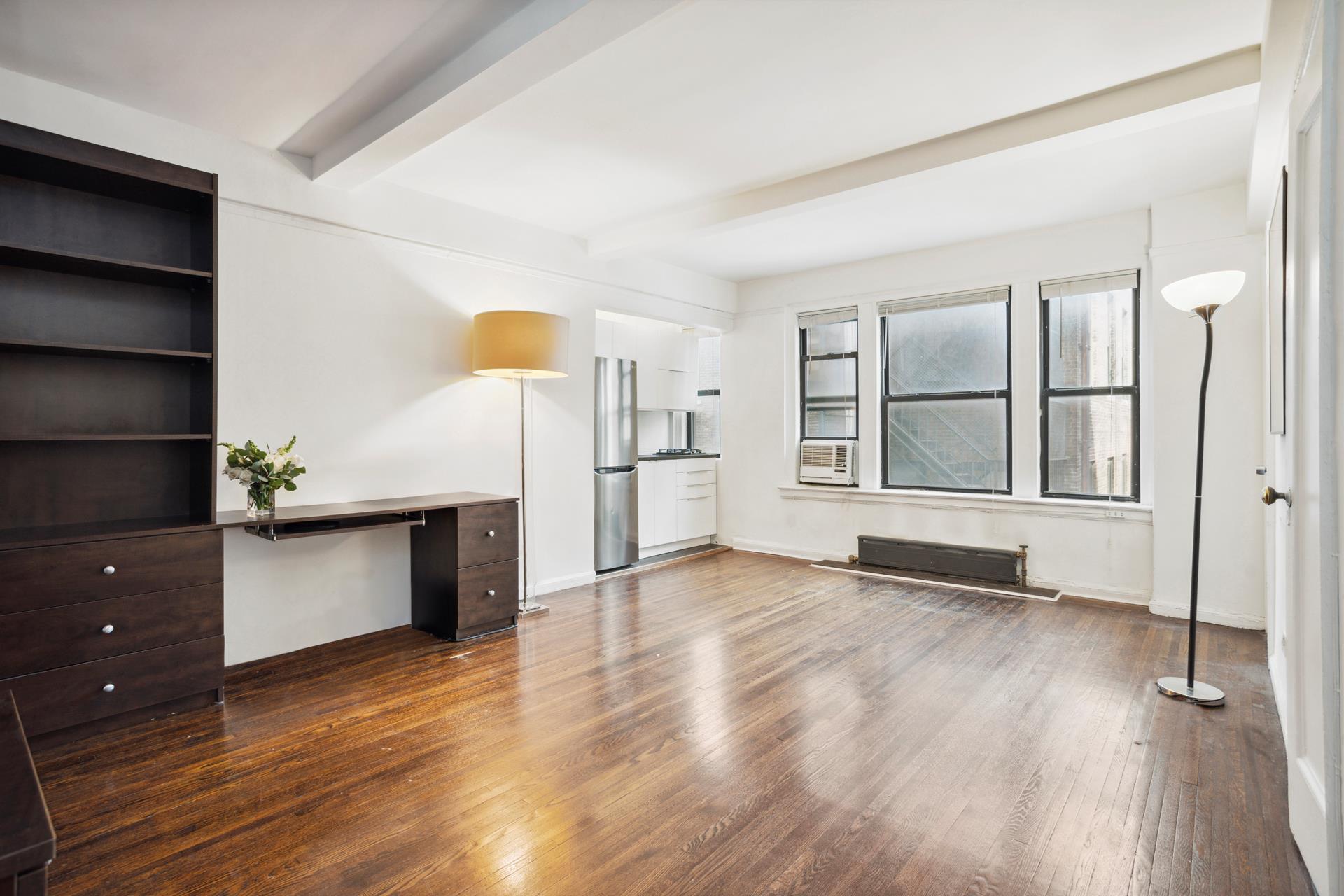 339 East 58th Street 5H, Sutton Place, Midtown East, NYC - 1 Bathrooms  
2 Rooms - 