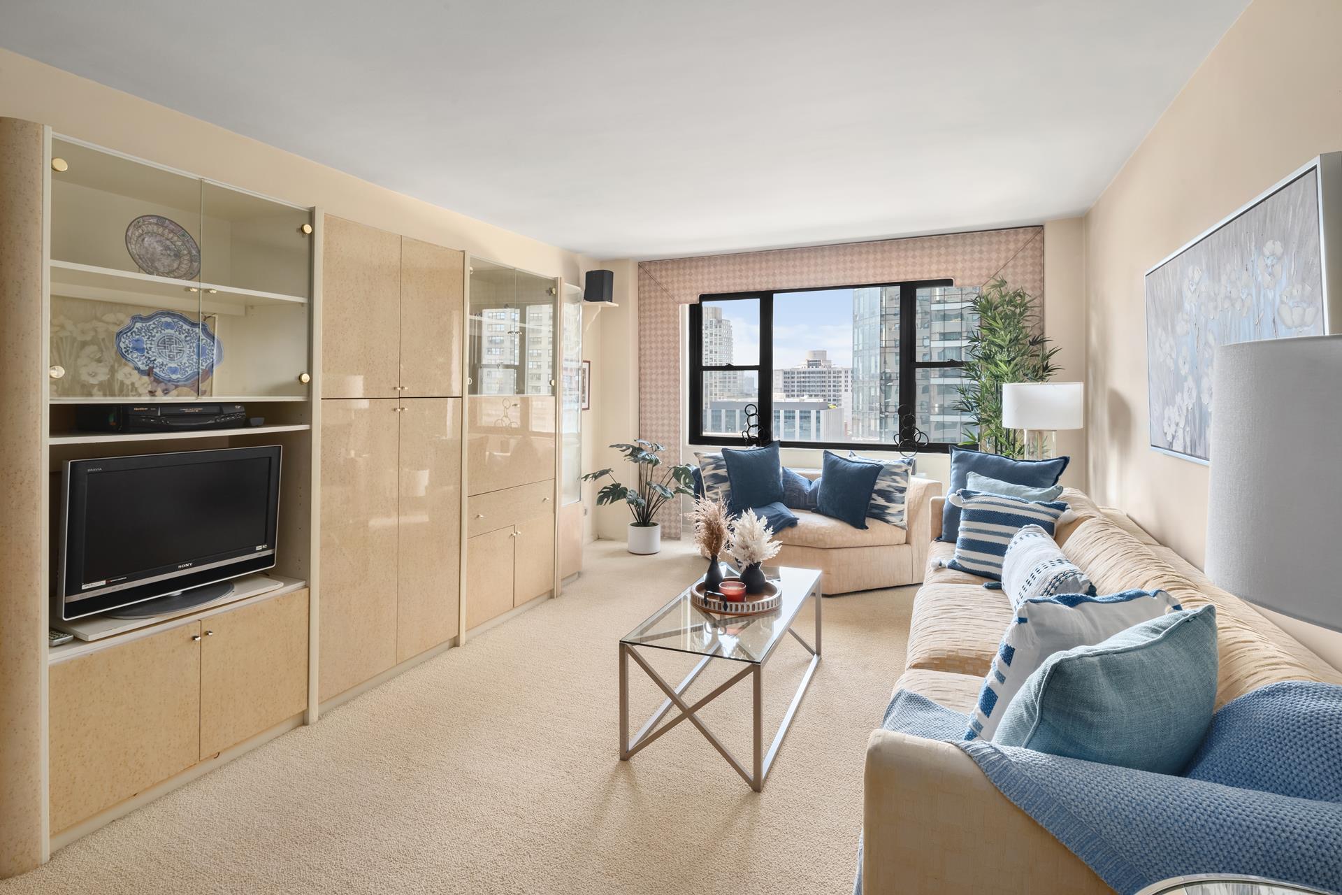 165 West 66th Street 14G, Lincoln Square, Upper West Side, NYC - 1 Bedrooms  
1 Bathrooms  
3 Rooms - 