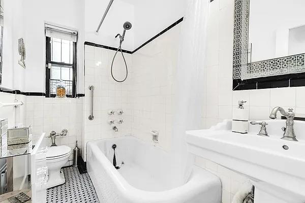 Photo 1 of 49 East 96th Street D1, Upper East Side, NYC, $469,000, Web #: 1088067572