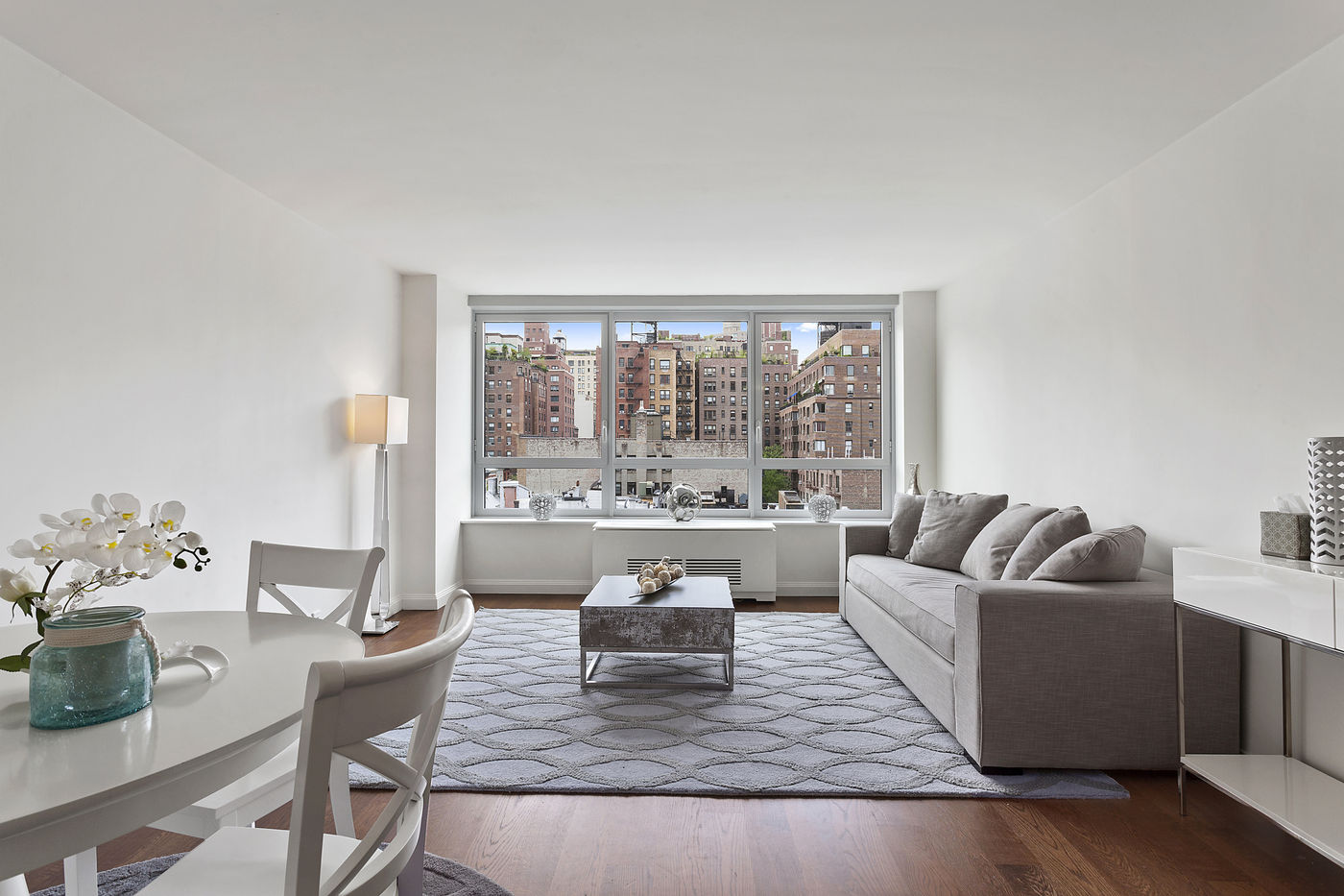 200 East 94th Street 806, Yorkville, Upper East Side, NYC - 1 Bedrooms  
1 Bathrooms  
3 Rooms - 