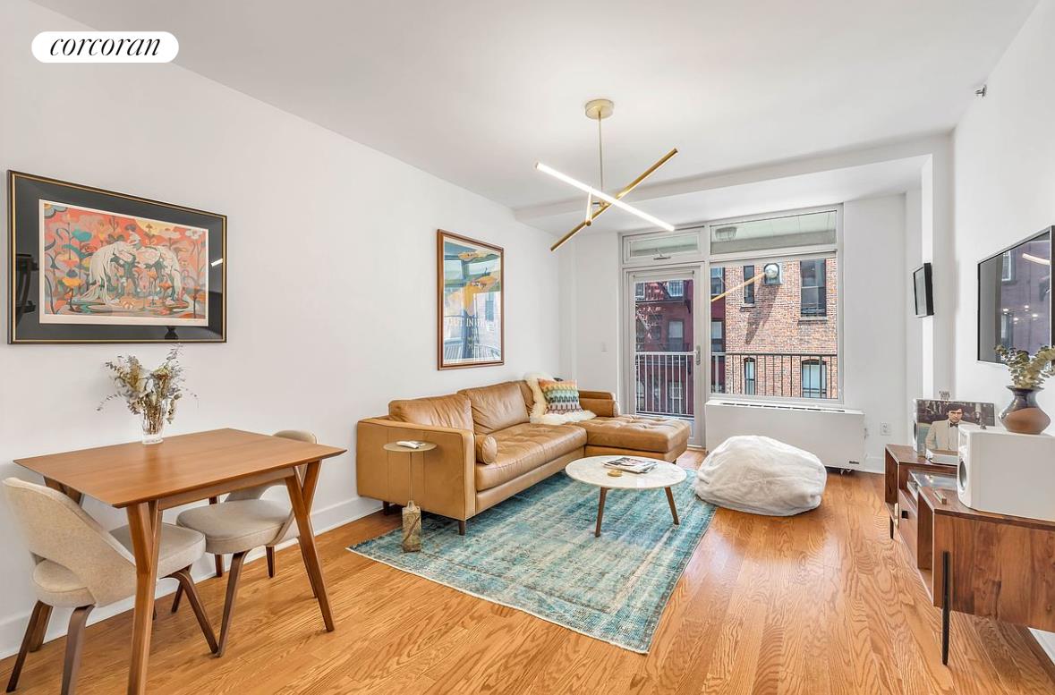 62 East 1st Street 3N, East Village, Downtown, NYC - 1 Bedrooms  
1 Bathrooms  
4 Rooms - 