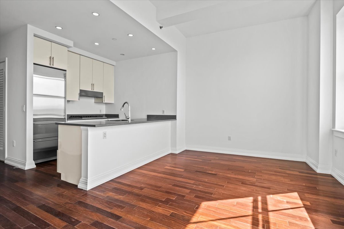 1 Hanson Place 16F, Fort Greene, Brooklyn, New York - 1 Bedrooms  
1 Bathrooms  
3 Rooms - 