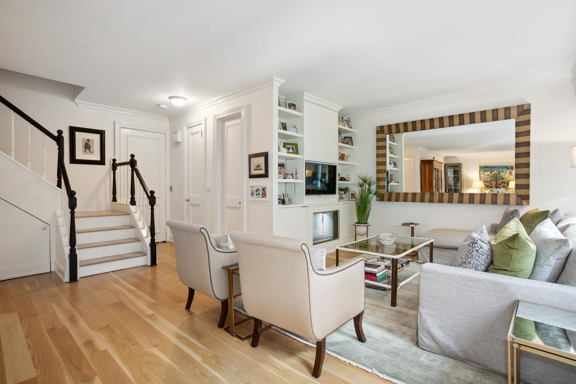 415 East 54th Street 2D, Sutton Place, Midtown East, NYC - 2 Bedrooms  
2.5 Bathrooms  
5 Rooms - 