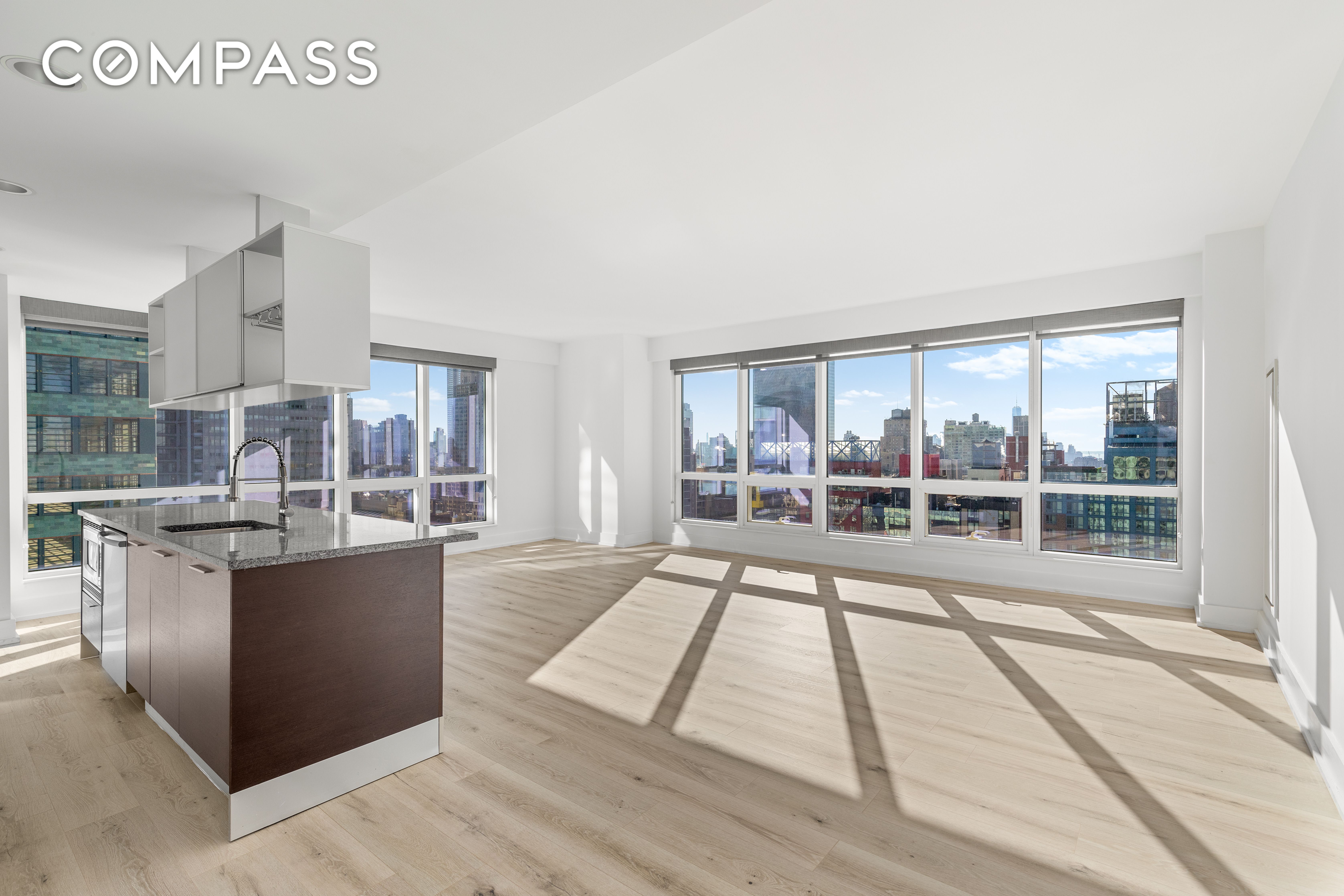 350 West 42nd Street 34G, Hell S Kitchen, Midtown West, NYC - 2 Bedrooms  
2 Bathrooms  
4 Rooms - 