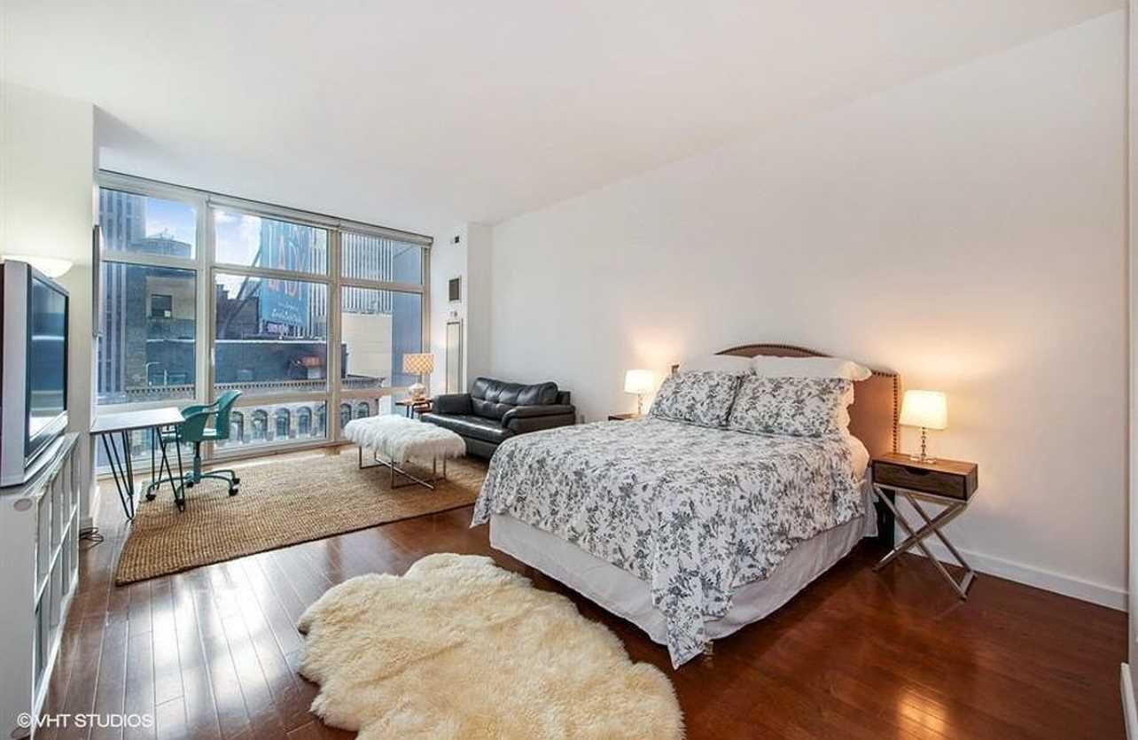 1600 Broadway 12F, Chelsea And Clinton,  - 1 Bathrooms  
2 Rooms - 