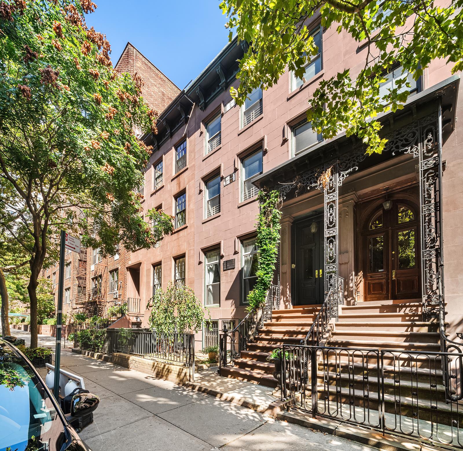 235 East 18th Street 2, Gramercy Park, Downtown, NYC - 4 Bedrooms  
2.5 Bathrooms  
7 Rooms - 