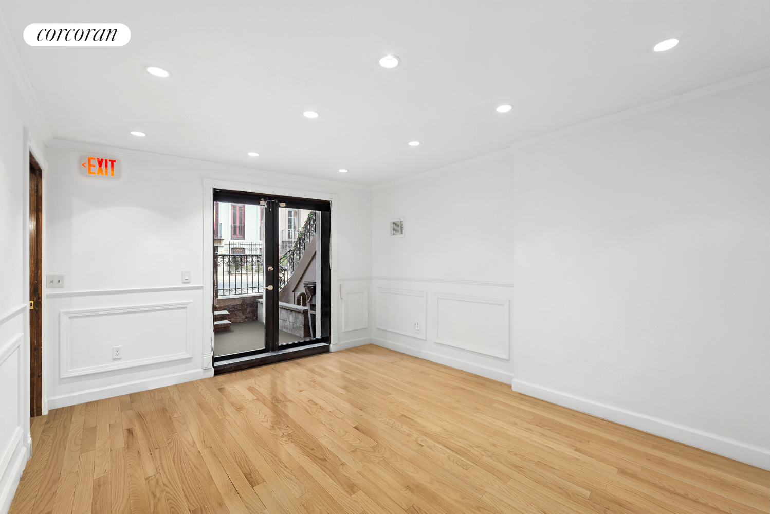 124 East 36th Street Commercial, Murray Hill, Midtown East, NYC - 4 Bedrooms  
1.5 Bathrooms  
5 Rooms - 