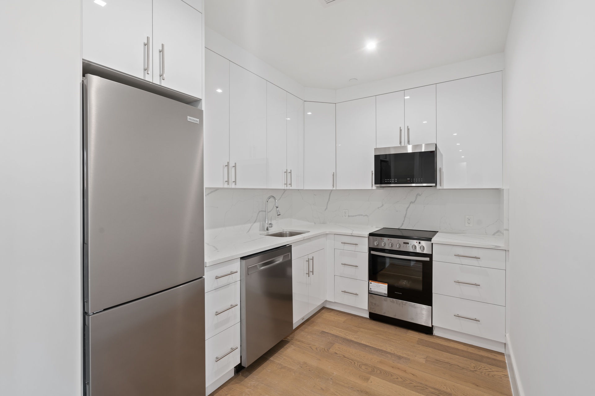 14-27 28th Avenue 306, Astoria, Queens, New York - 1 Bedrooms  
1 Bathrooms  
3 Rooms - 