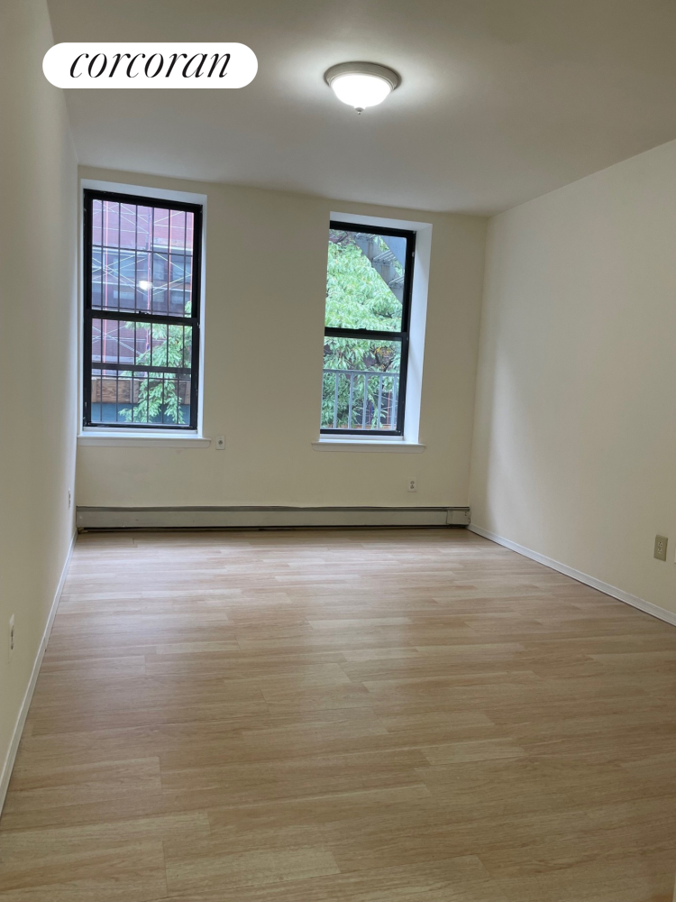 524 West 50th Street 2A, Hells Kitchen, Midtown West, NYC - 1 Bedrooms  
1 Bathrooms  
3 Rooms - 