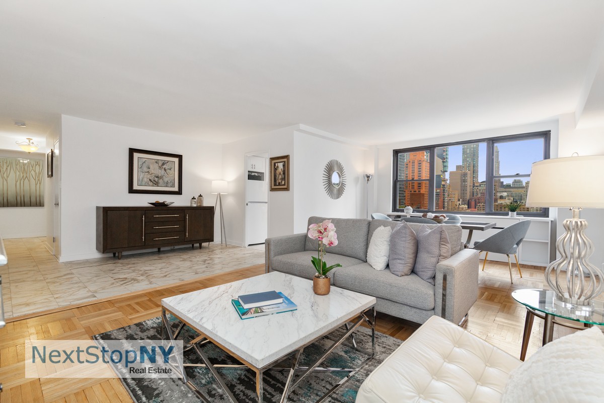 235 East 57th Street 17Af, Sutton Place, Midtown East, NYC - 3 Bedrooms  
3 Bathrooms  
7 Rooms - 