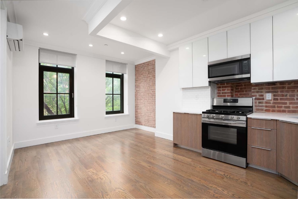 116 East 116th Street 3A, Harlem, Upper Manhattan, NYC - 2 Bedrooms  
1 Bathrooms  
4 Rooms - 