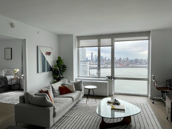 1 North 4th Place 35D, Williamsburg, Brooklyn, New York - 2 Bedrooms  
2 Bathrooms  
4 Rooms - 