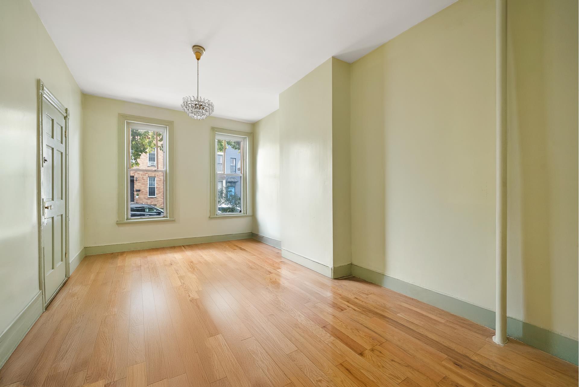 359 20th Street, Greenwood Heights, Brooklyn, New York - 3 Bedrooms  
2.5 Bathrooms  
9 Rooms - 